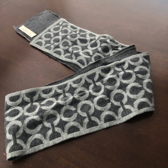 Coach Scarf - Picture 1 of 2